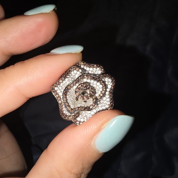 Sale Fine Jewelry Chocolate Pave Flower Ring Size: 8.5 Retail$825 - Picture 8 of 13